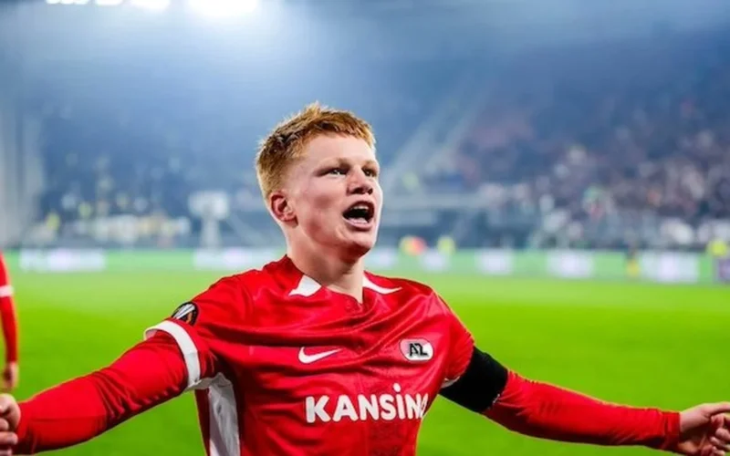 كييس سميت.. النجم الهولندي يُشبه ببيدري ويثير صراع برشلونة وريال مدريد